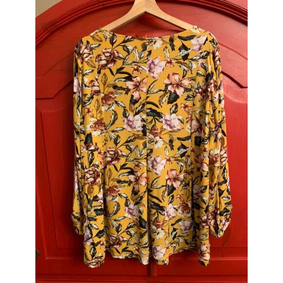 Torrid Sze 1 14/16 Gorgeous Floral Shirt Puff Sleeve Box  PLeated Front Boho EUC - Picture 3 of 5